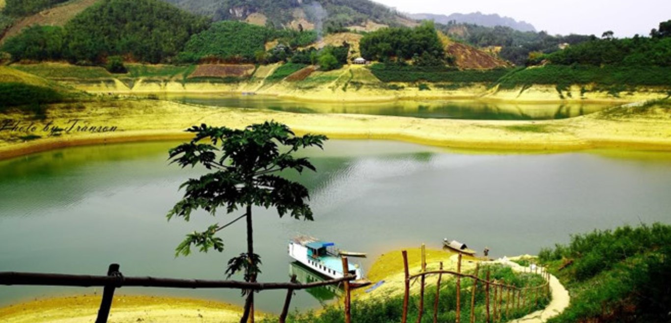 Hồ Ba Bể 